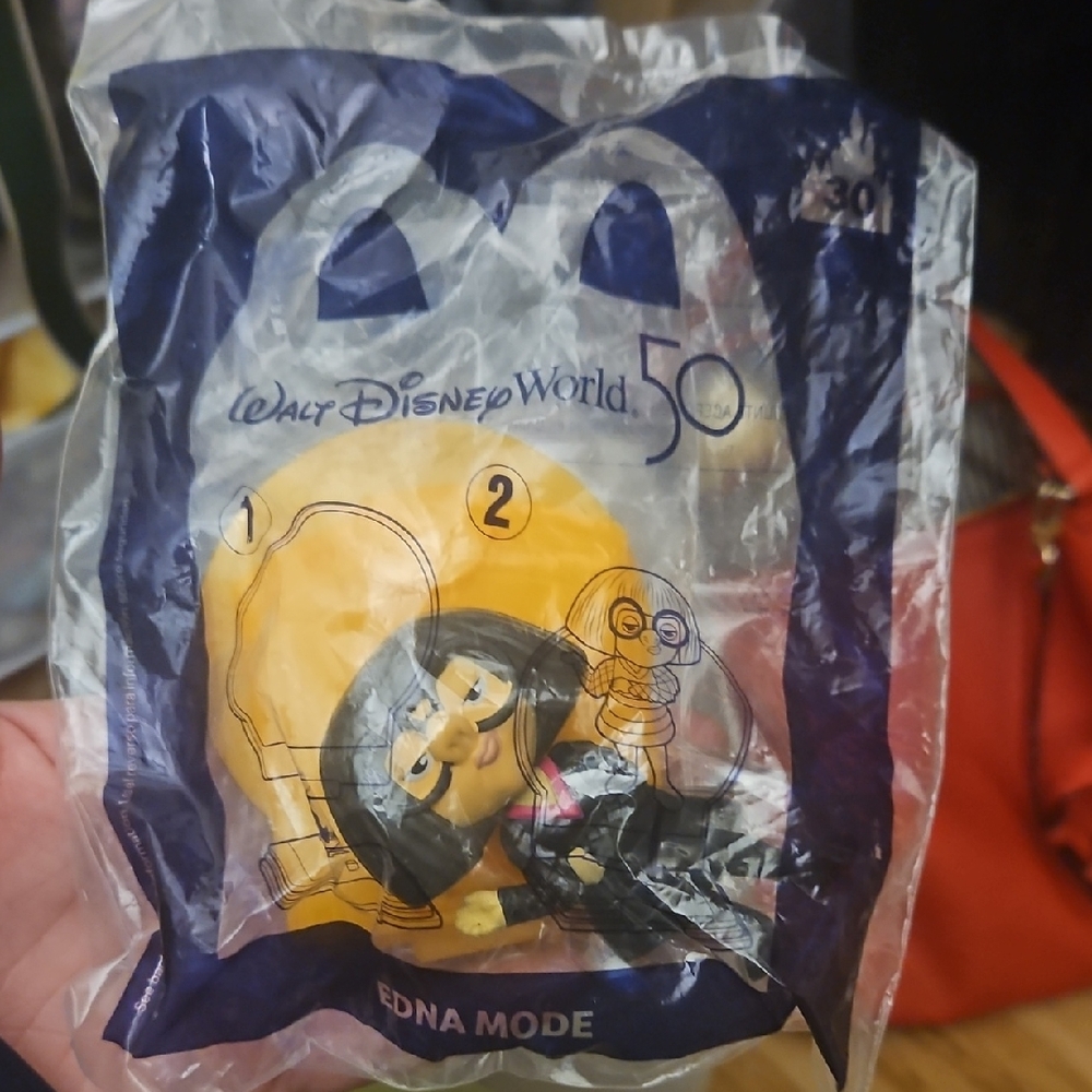 2021 McDonald's Happy Meal Walt Disney World 50th Anniversary Edna Mode Toy #30